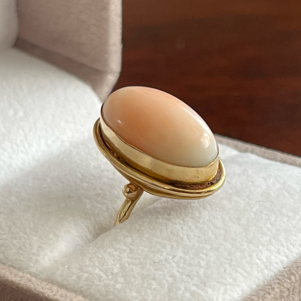 Natural angel skin coral solid 14K gold ring - Picture 4 of 10